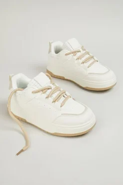 Off-White Low-Top Sneakers – Effortless Style Meets Everyday Comfort