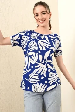 Bold Botanical Print Casual T-Shirt – Inspired by Global Finance & Fashion Capitals
